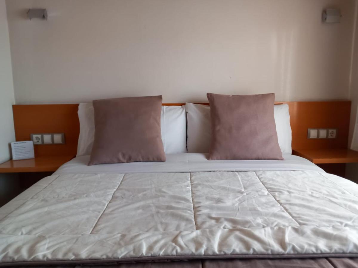 Hotel Viaurelia Montblanc Luaran gambar