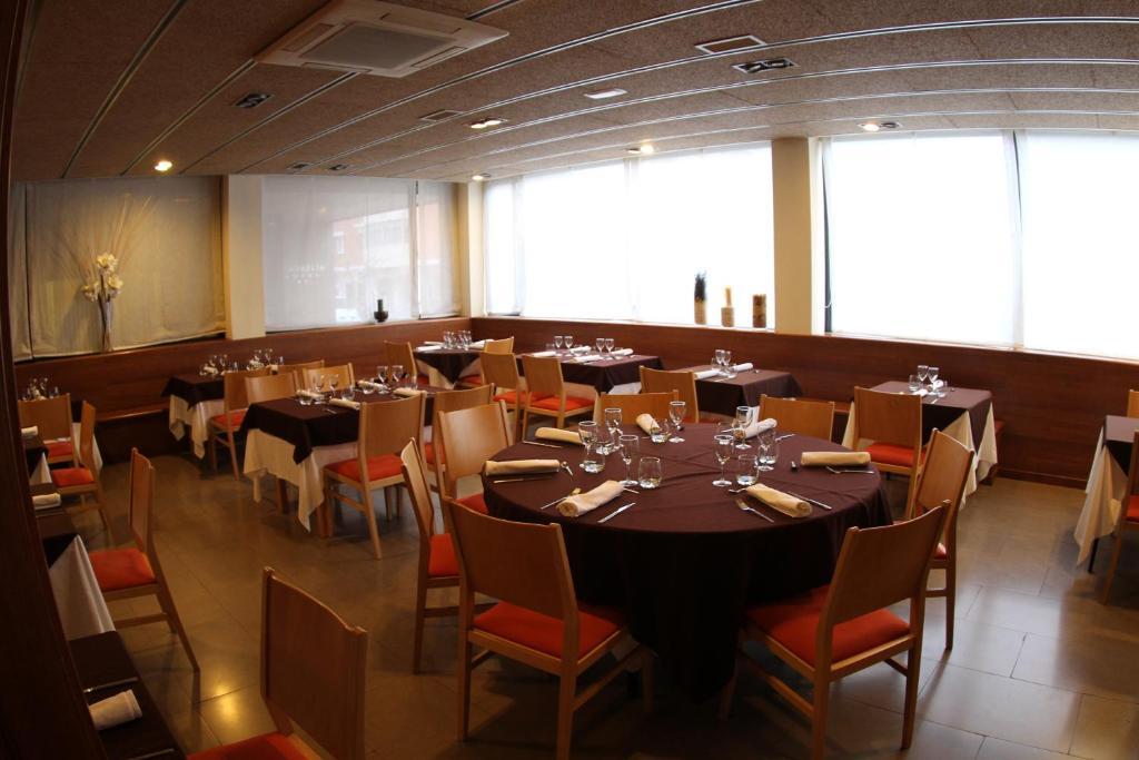 Hotel Viaurelia Montblanc Luaran gambar