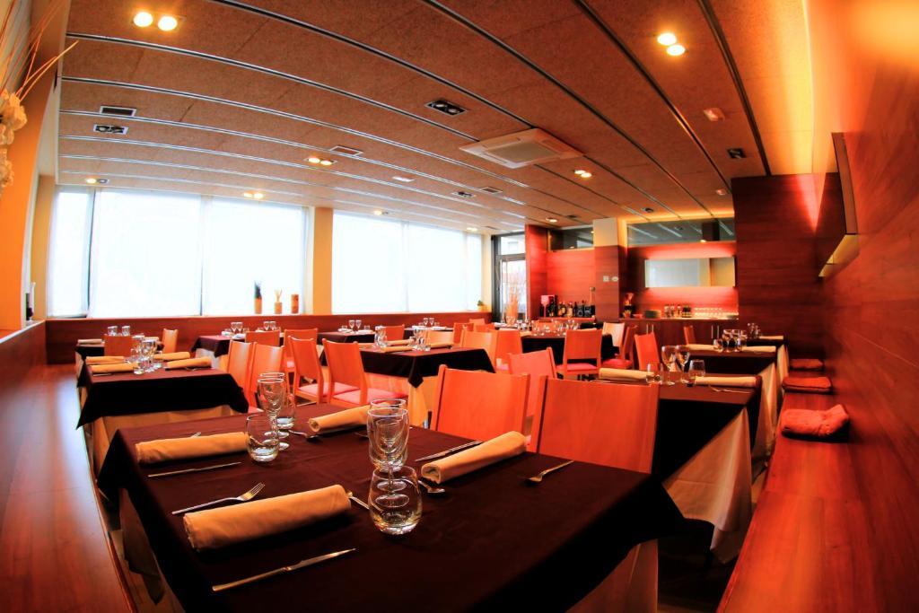 Hotel Viaurelia Montblanc Luaran gambar